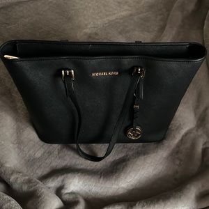 Perfect condition Michael Kors purse.